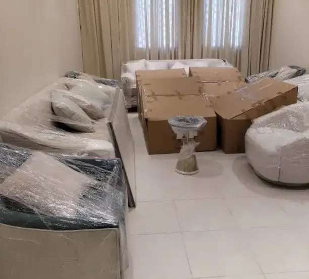 فنيون متخصصون في فك وتركيب غرف النوم والأثاث بالرياض